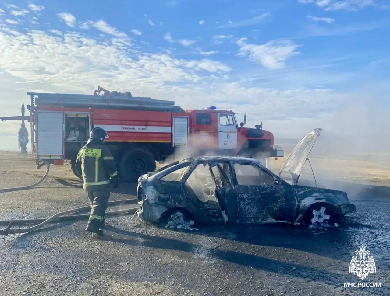 В Кызыле потушили горящий автомобиль