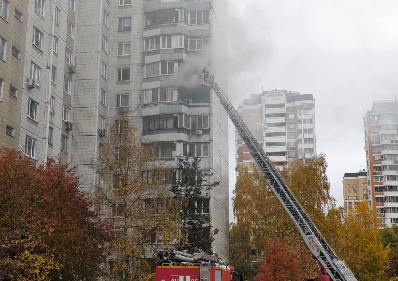 Троих детей и шестерых взрослых спасли из пожара в квартире на бульваре...
