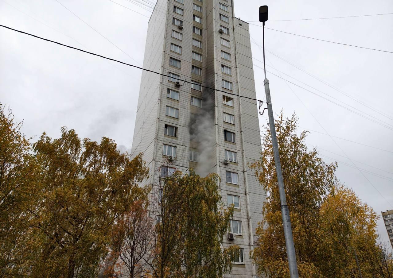 Троих детей и шестерых взрослых спасли из пожара в квартире на бульваре...