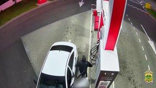 В Сочи синебот угнал Hyundai на заправке и пытался протаранить экипажи ДПС....