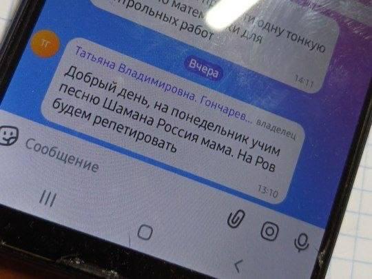 Песни SHAMANа начали учить в российских школах — на «Разговорах о важном» дети разучивают хиты исполнителя.