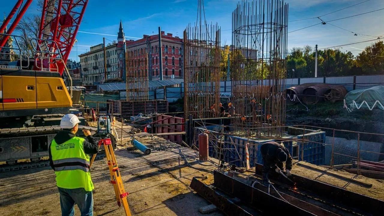 В Петербурге начали строить сразу два моста через Неву – временный и...
