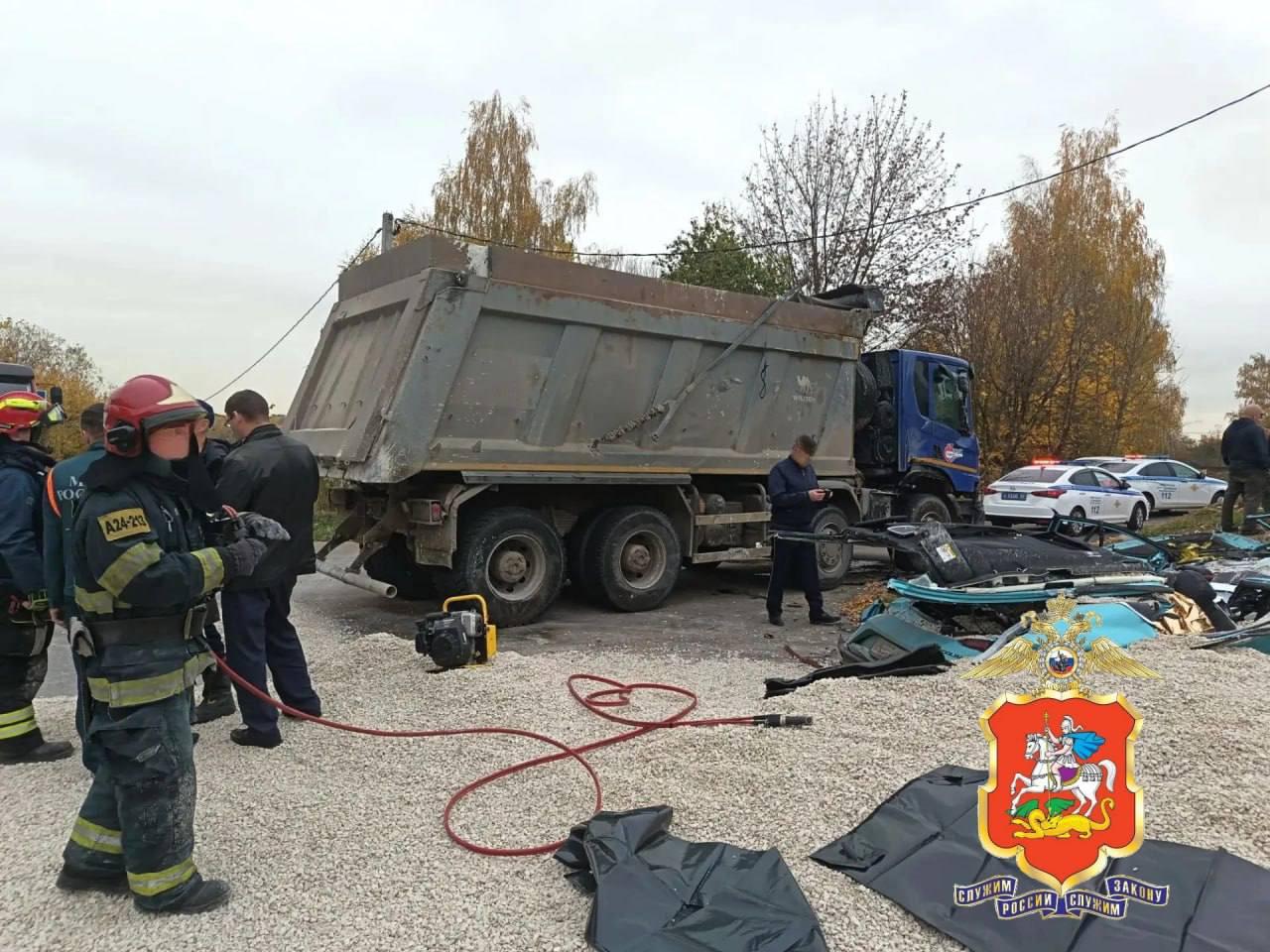Жуткое происшествие из Домодедово: «Камаз» опрокинулся и раздавил женщину и...