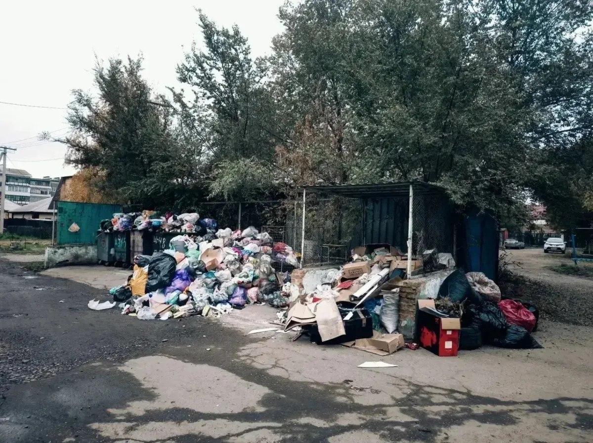 Абаканские мусорные площадки расчищают от завалов