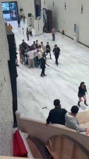 Китаец из Гуйчжоу решил параллельно провести свою свадьбу и отметить 100 дней с рождения своего ребёнка от бывшей жены