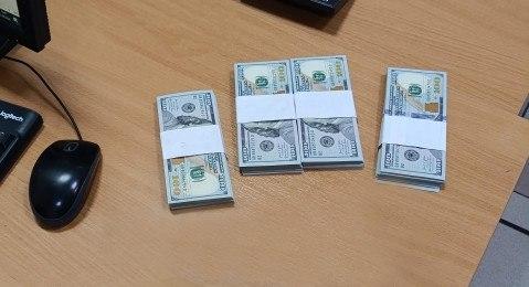 В Толмачево задержали нарушителя с 40 тысячами долларов