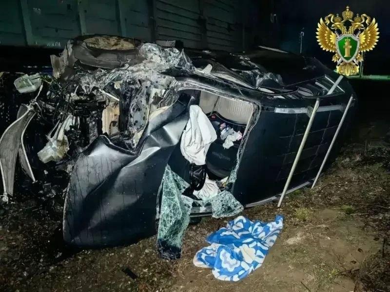 Под Сосновоборском автомобиль столкнулся с тепловозом