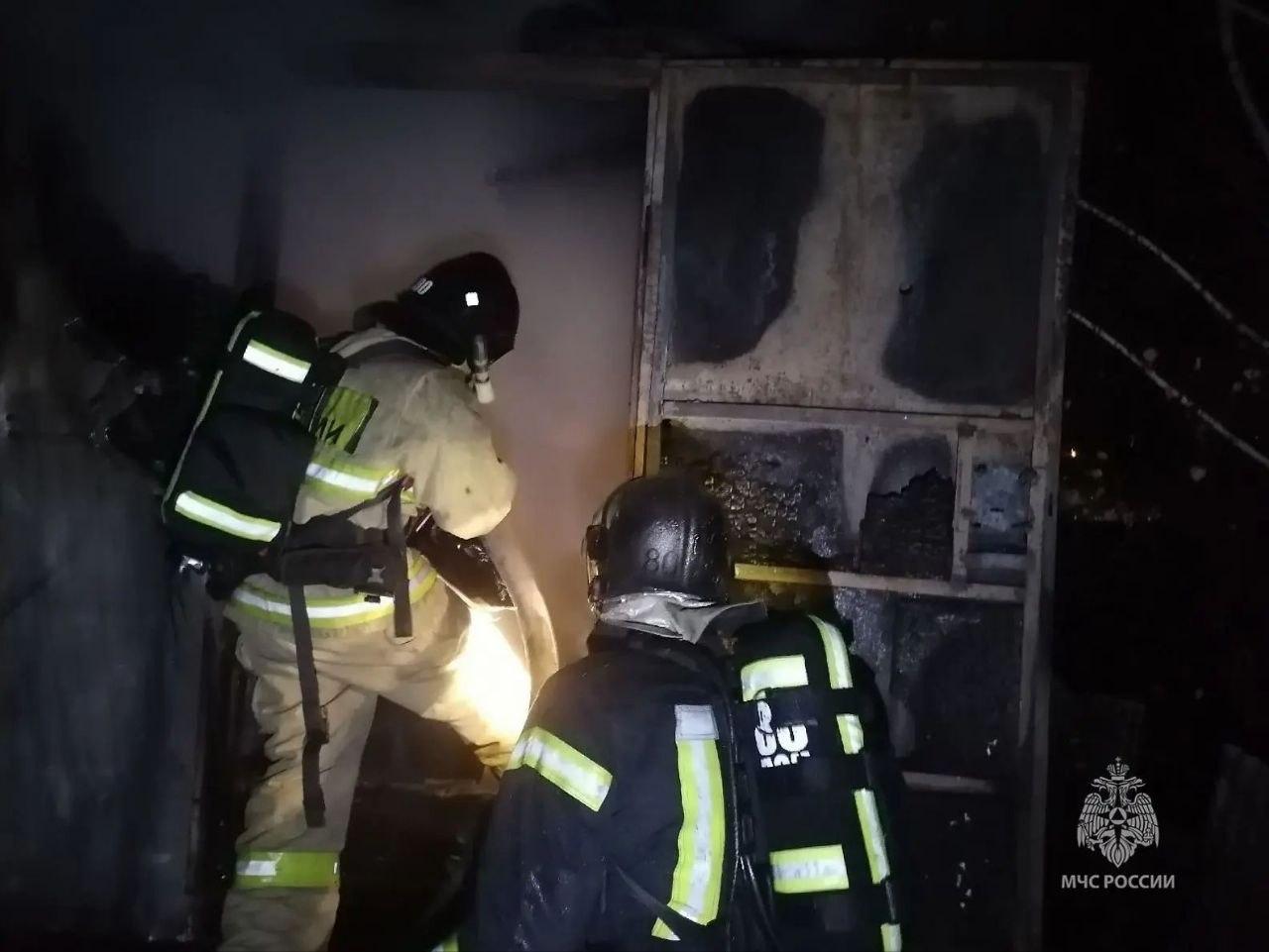 В Ачинске на месте сгоревшей хозпостройки обнаружен труп мужчины Сегодня...