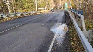 Исчезли ухабы на мосту в районе Майнского Ключа. Там появился новый асфальт.