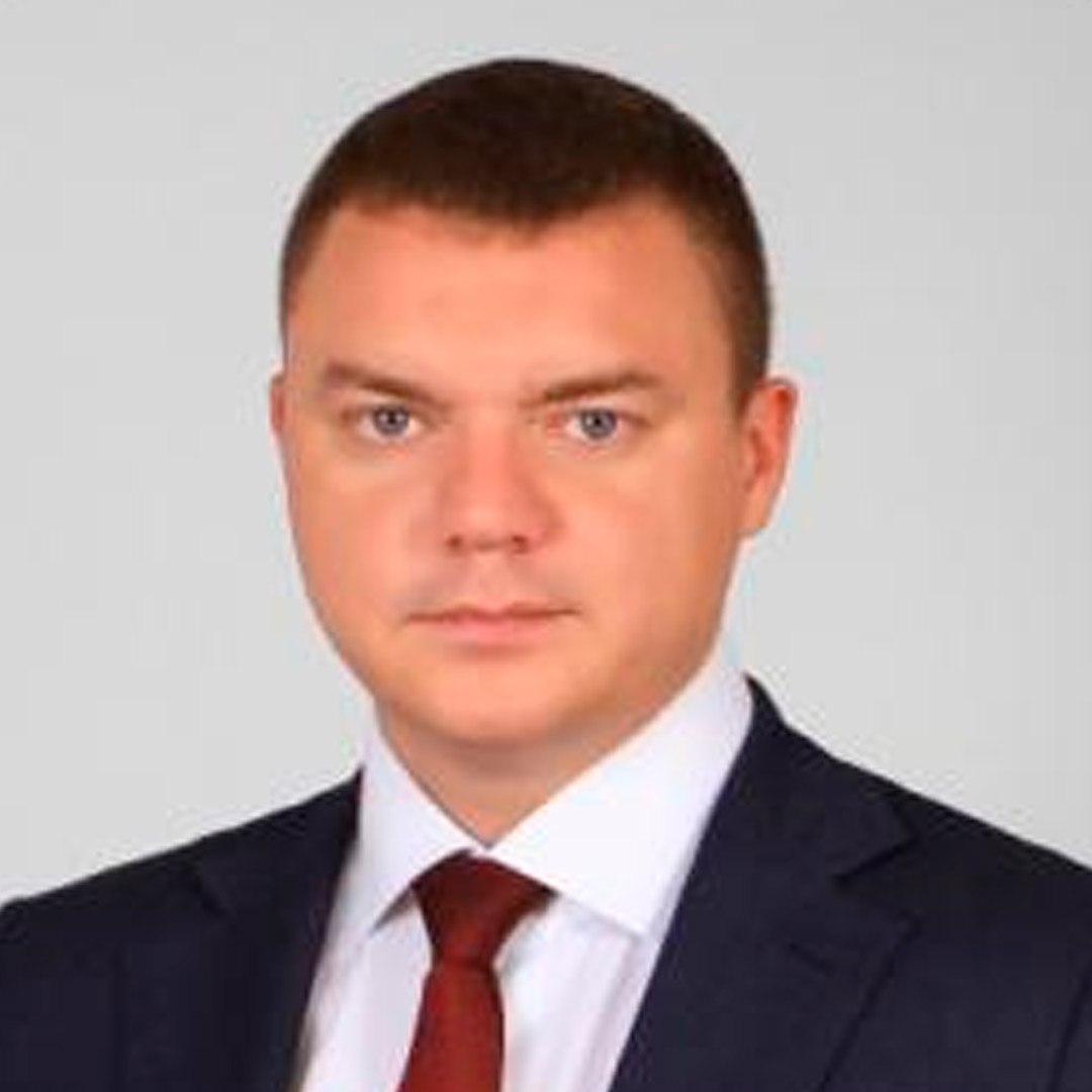 Самого татуированного чиновника задержали в Таганроге — замглавы по вопросам городского хозяйства Егора Долматова подозревают в получении взятки в 360 тысяч рублей