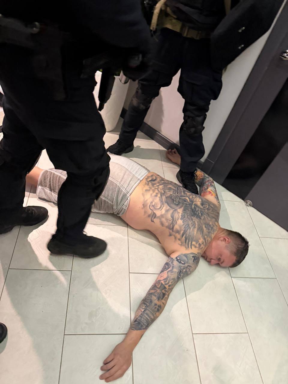 Самого татуированного чиновника задержали в Таганроге — замглавы по вопросам городского хозяйства Егора Долматова подозревают в получении взятки в 360 тысяч рублей