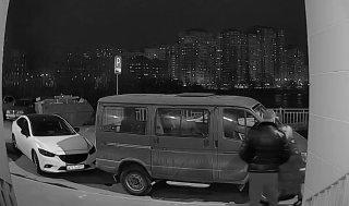 В Подмосковье мужчина облил возлюбленную кипятком после года избиений и угроз.