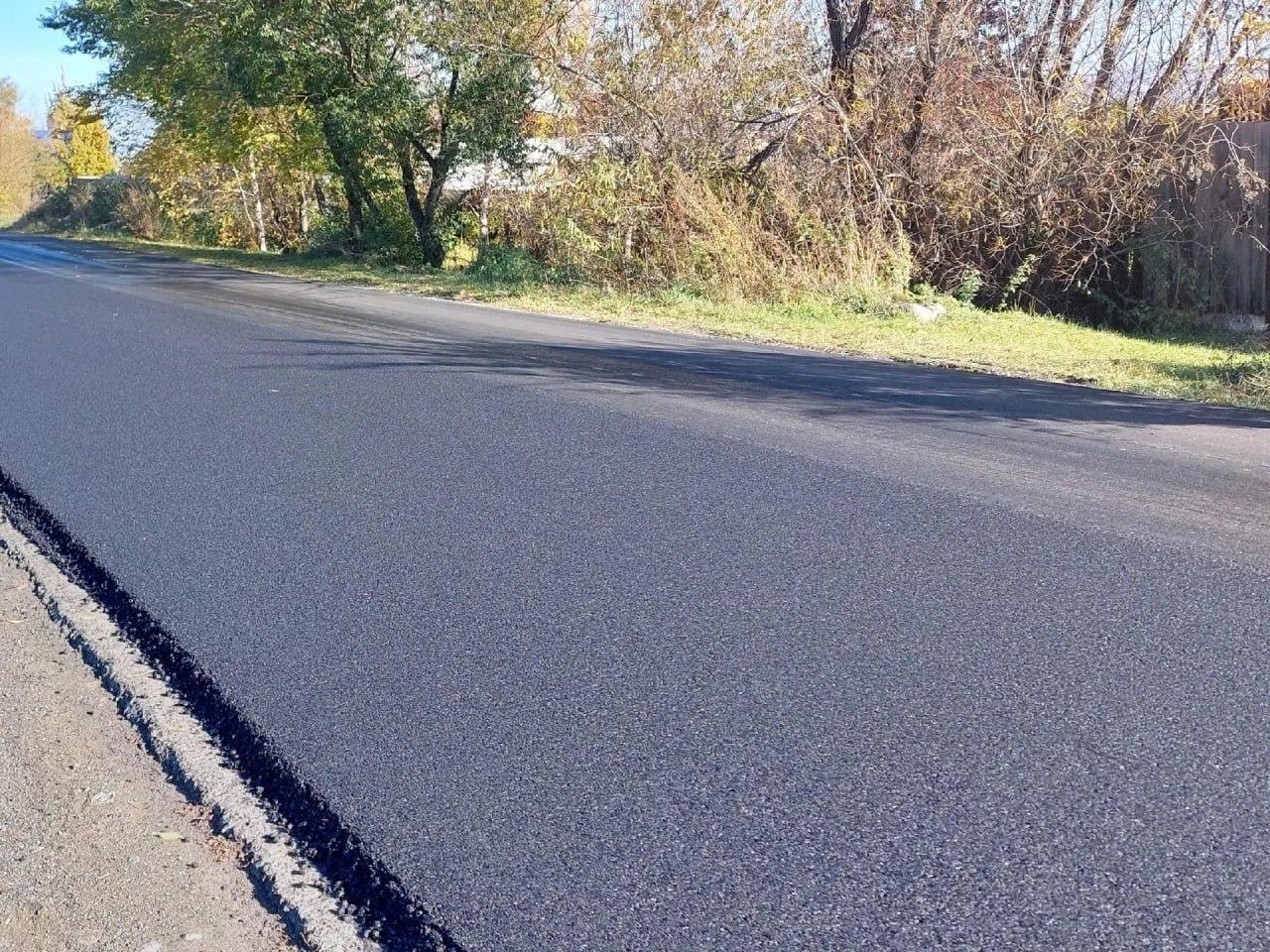 Дорогу с Ай-Дая до профилактория «Металлург» продолжают асфальтировать