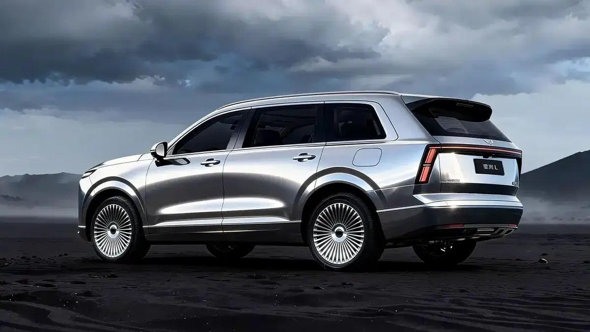 Китайцы готовят ЗЕРКАЛЬНЫЙ кроссовер всего за ₽1,4 миллиона — Wuling Starlight L получит полностью серебристый кузов с хромированными дисками.