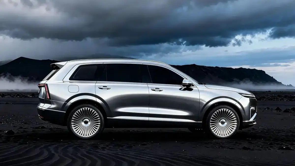 Китайцы готовят ЗЕРКАЛЬНЫЙ кроссовер всего за ₽1,4 миллиона — Wuling Starlight L получит полностью серебристый кузов с хромированными дисками.