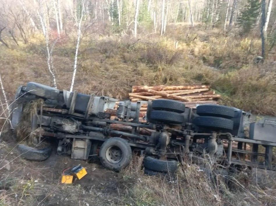62-летний водитель грузовика погиб в Таштыпском районе.