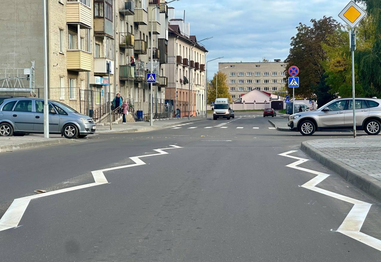 В Беларуси появилась новая разметка - вместо прямой сплошной линии теперь...