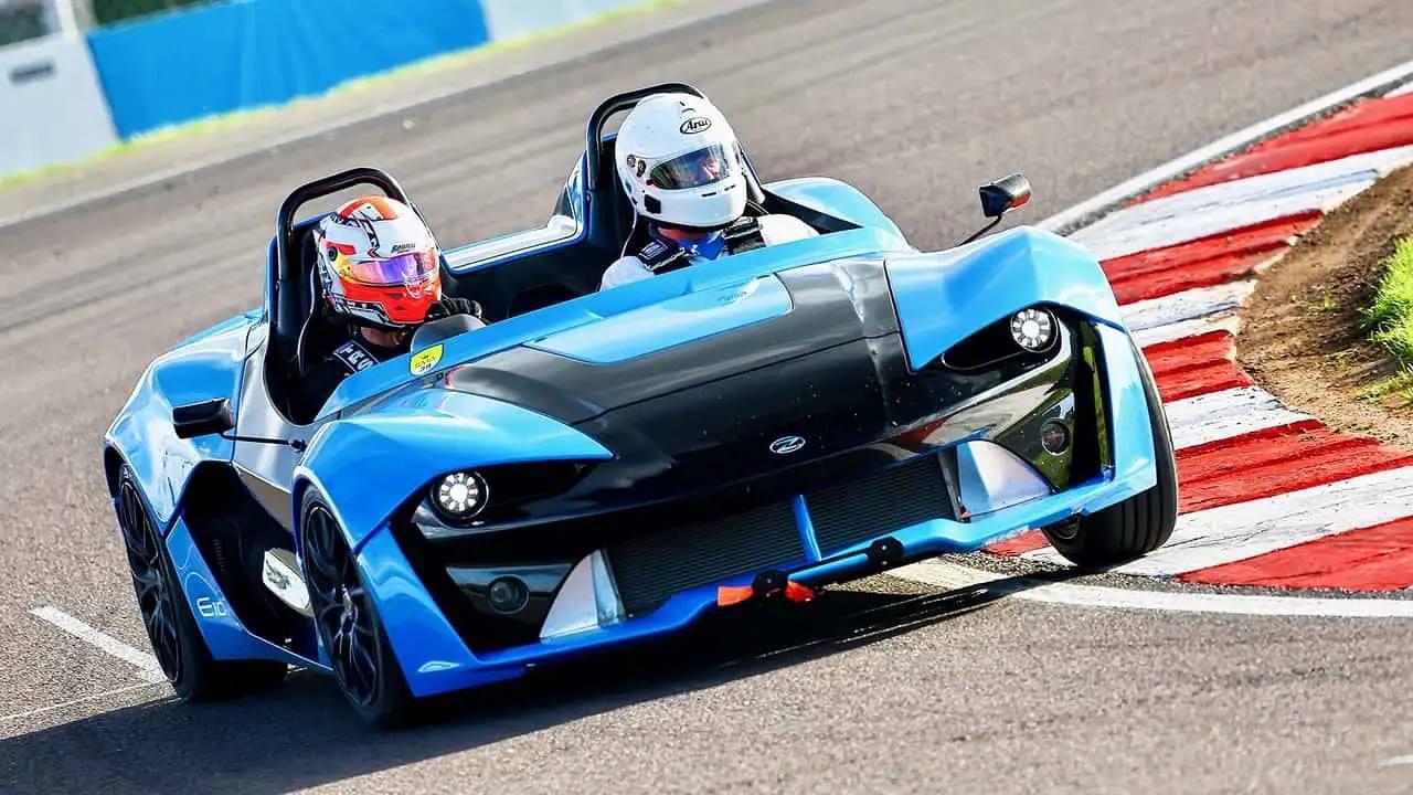 Британцы воскресили спорткар Zenos E10 — модель возвращается на рынок с мощностью до 380 л.с., механической коробкой передач и разгоном до сотни за 3,2 секунды.