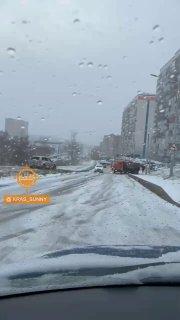 «Всё, п****ц, понесло» В красноярском Солнечном на улице Славы КамАЗ не смог...