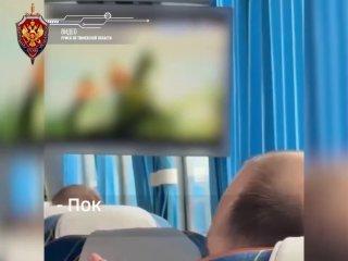 Водитель автобуса в Новом Уренгое включал пассажирам видео с убийствами россиян — его арестовали сотрудники ФСБ