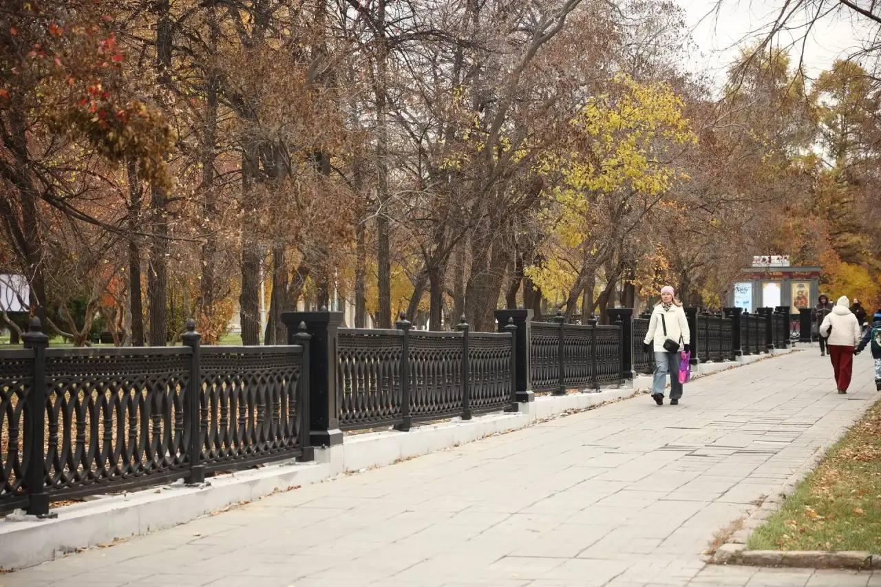 Ограждения в Театральном сквере заменили