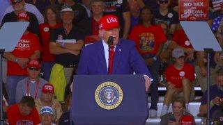Трамп признался, что пользуется косметикой