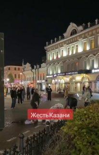В Казани бабки-цветочницы устроили эпичную драку из-за богатого покупателя....