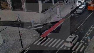 В центре Москвы КамАЗ сбил девушку на самокате. ДТП произошло на Малой...