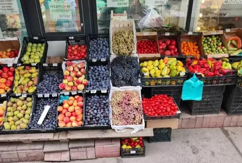 В Новосибирске изъяли более тонны овощей и фруктов В Октябрьском районе...