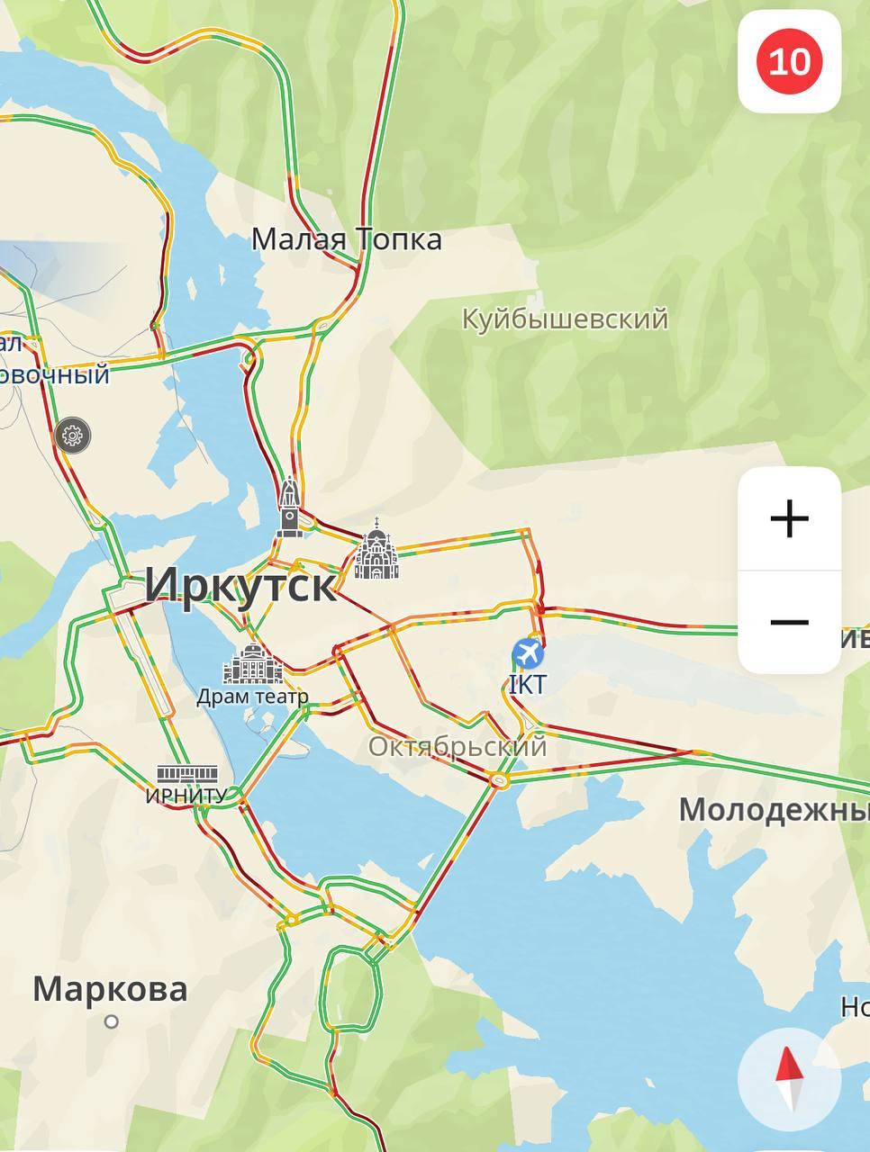В Иркутске выпал снег. На дорогах скользко и 10-балльные пробки.