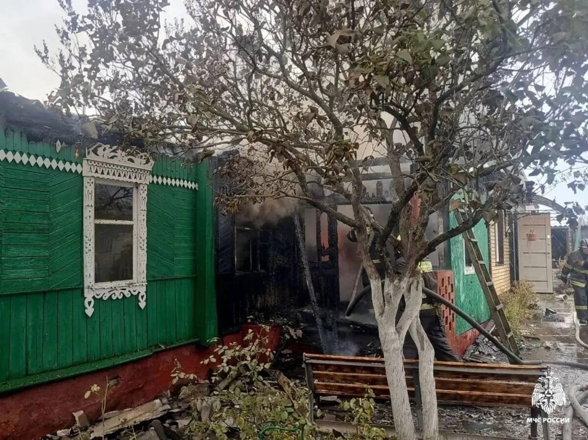 В Брянске огонь уничтожил жилой дом на улице Киевской