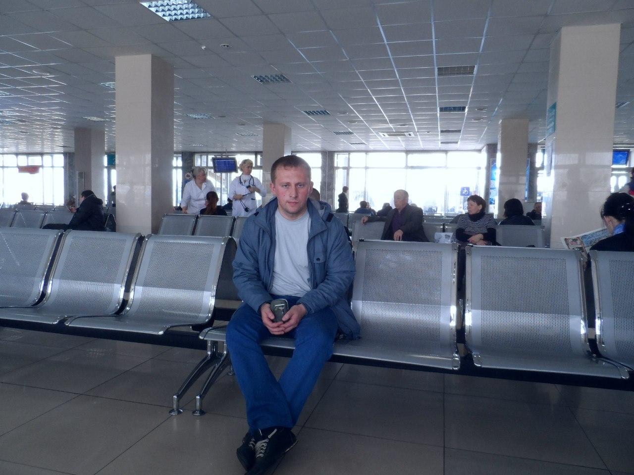 В Челябинской области неадекват избил незнакомца до потери сознания и положил его под машину