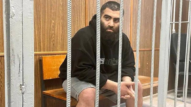 Арсен Маркарян стал швеёй в колонии — ему пришлось сшить себе подходящую робу, потому что на него не нашлось нужного размера