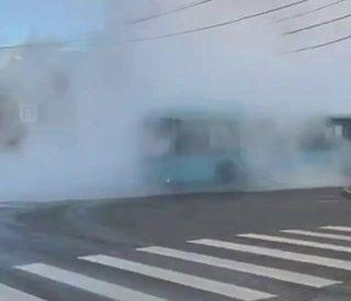 Ребёнок и женщина обварили ноги в результате прорыва горячей воды на Тверской в Колпино, — СМИ.