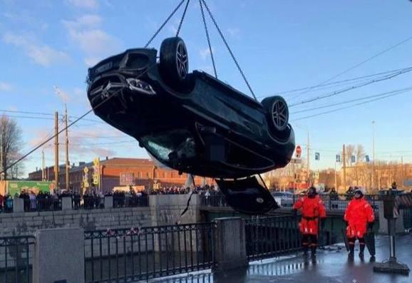 Виновника ДТП на Обводном канале, где утонул Mercedes с матерью и дочерью, отправили в колонию