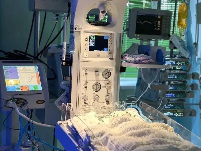 Красноярские врачи спасли новорождённого с тяжёлым поражением лёгких В...