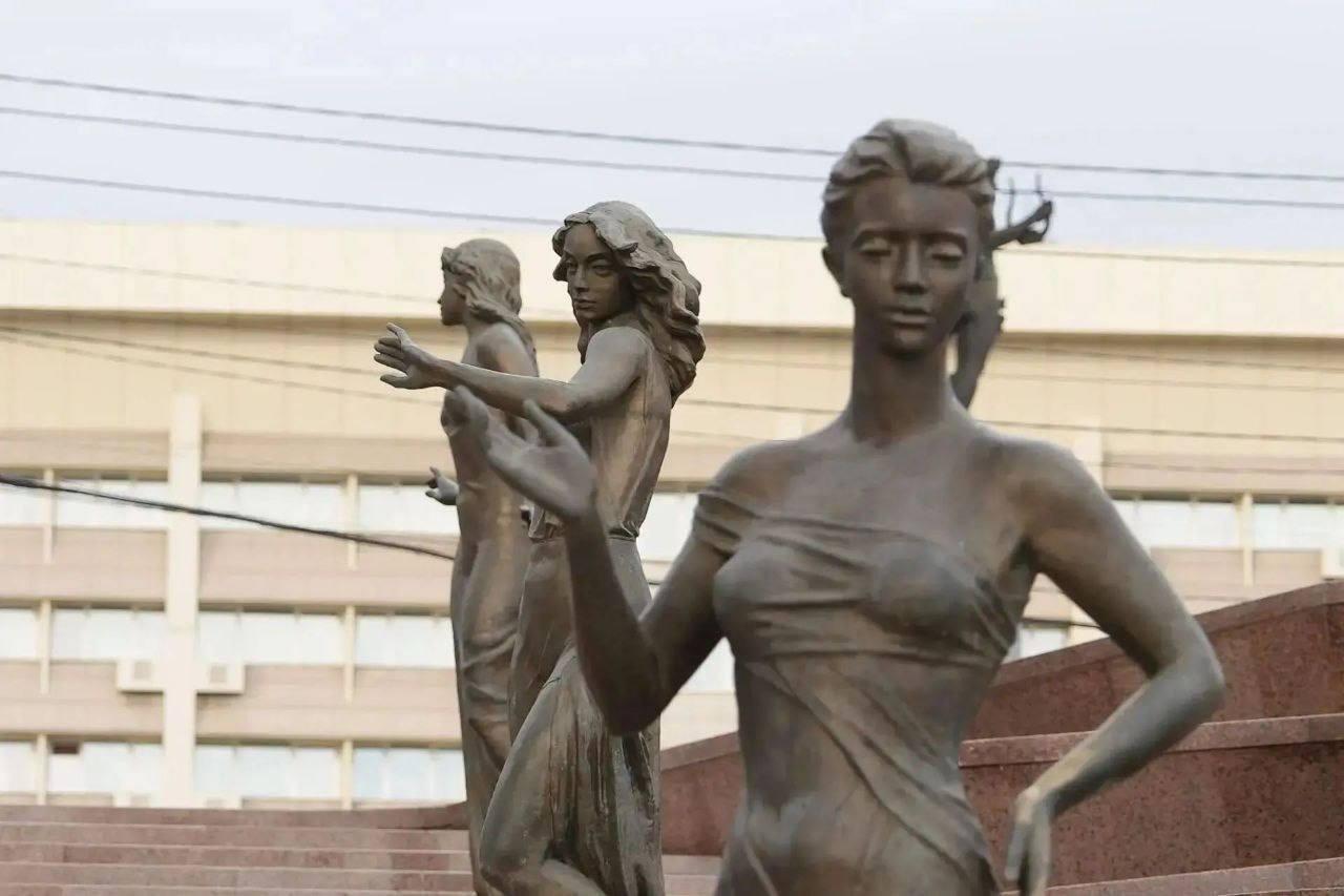 Фонтан «Реки Сибири» запустили в тестовом режиме. На зиму его законсервируют,...