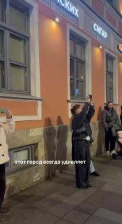 Необычный концерт устроили прямо из окон домов в Петербурге