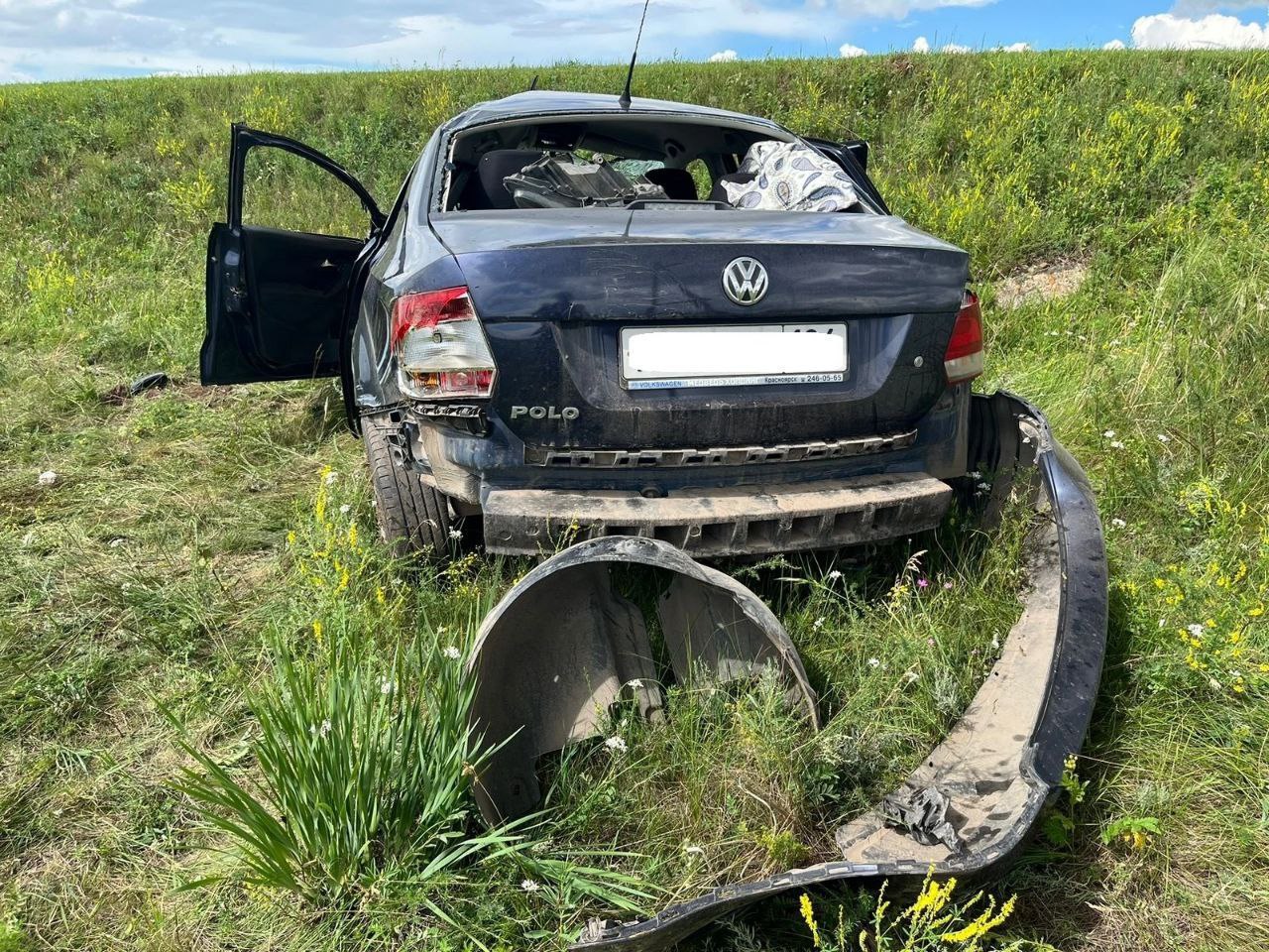 В Ширинском районе автомобиль слетел в кювет и перевернулся