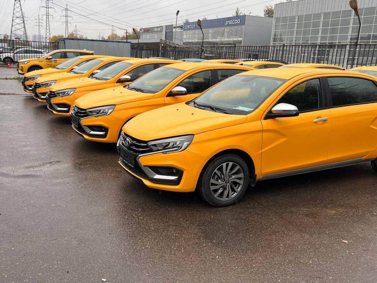 Российские автомобили не подходят для работы в такси, заявили в Общественном совете по развитию такси