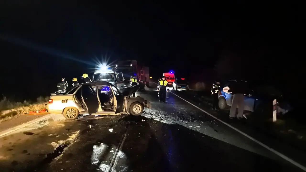 Две легковушки столкнулись под Нижним Тагилом, один человек погиб