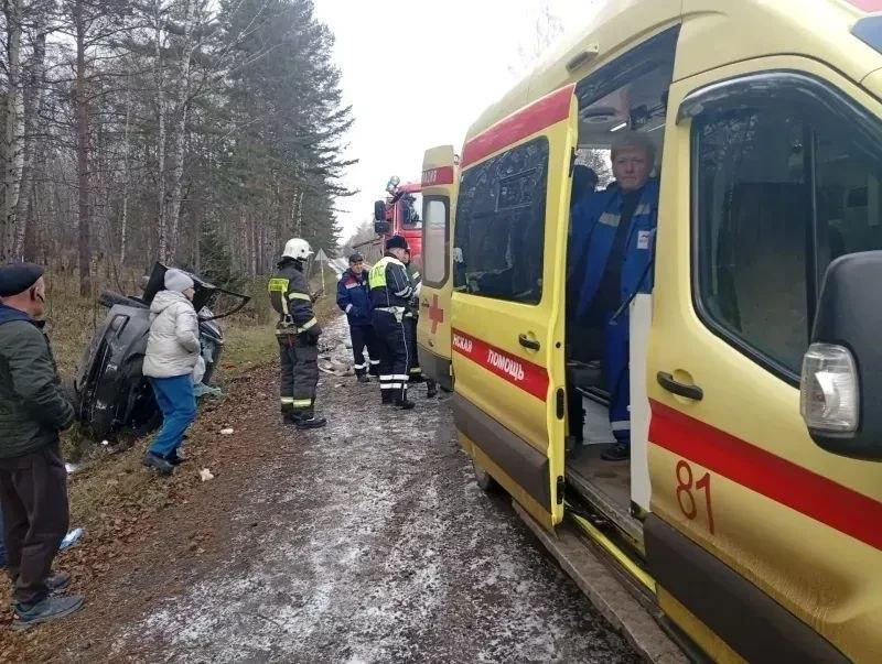 Автомобиль перевернулся на трассе в Красноярском крае: тяжёлые травмы...