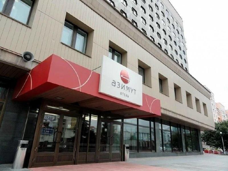 В Новосибирске парочка устроила пьяный дебош в отеле «Азимут» 45-летний...