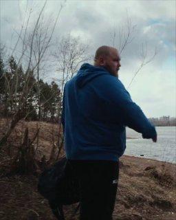 Вася «Пельмень» Камоцкий перед реваншем за пояс лиги пощечин позвал соперника купаться в Енисей