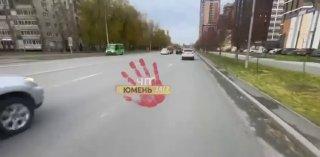 Типичная обстановка на дорогах Тюмени: ВАЗ влетел в машину на эвакуаторе