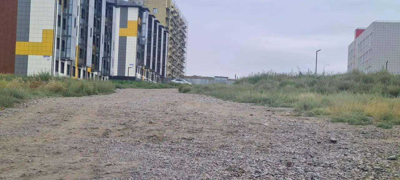 Жители новых ЖК возле школы №21 жалуются на отсутствие асфальта и дорог в микрорайоне