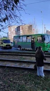 Серьёзная авария с автобусом №98 на 8 Марта. Всё произошло в районе...