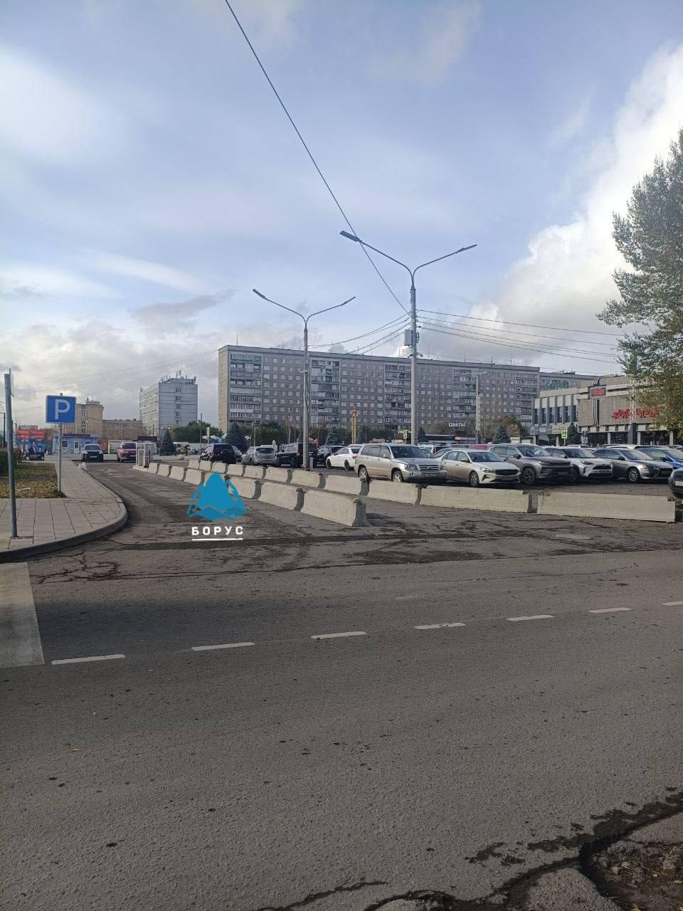 Парковка у ТЦ «Красноярье» станет платной. Платный режим могут ввести до...