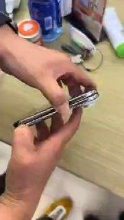 Экран нового iPhone Duo трескается уже в магазине, сообщили первые покупатели...