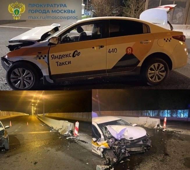 На Панфиловском проспекте в Зеленограде такси врезалось в бетонное ограждение. Пассажир погиб на месте.
